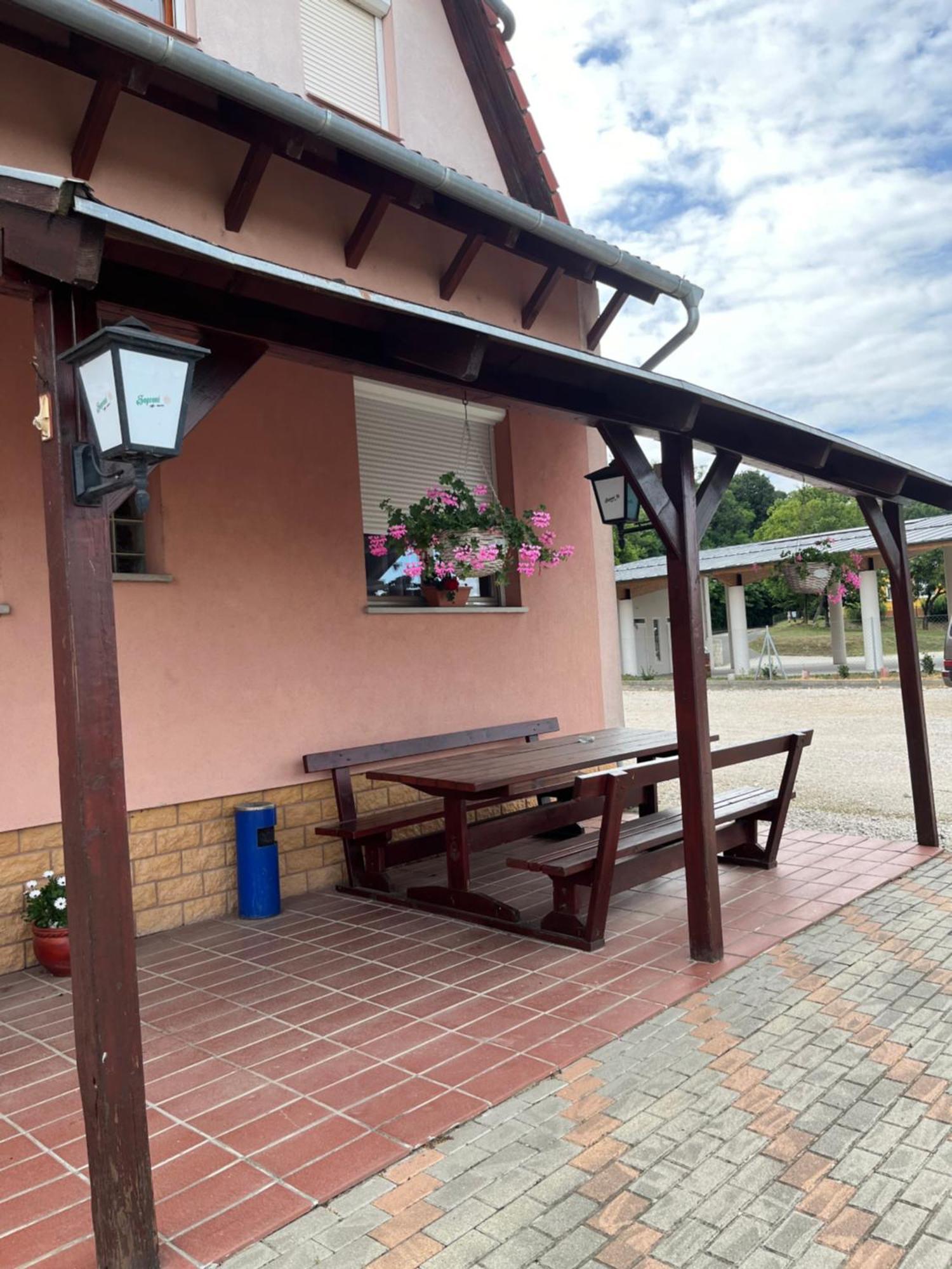 Hangulat Szallo Zalaszentbalazs Exteriör bild
